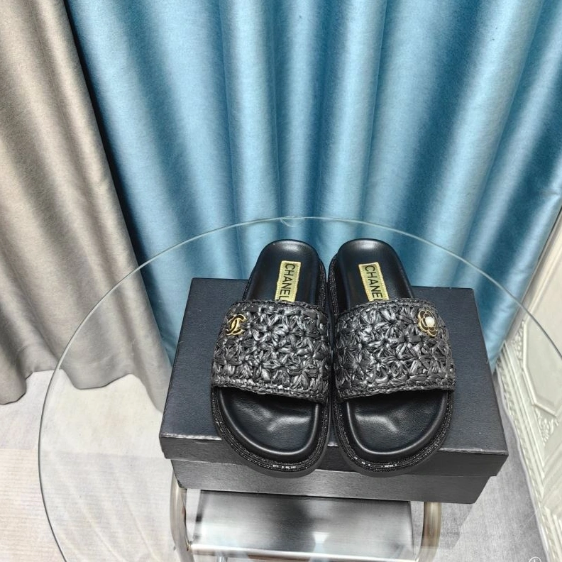 Classic Chxnxl Slippers 122542