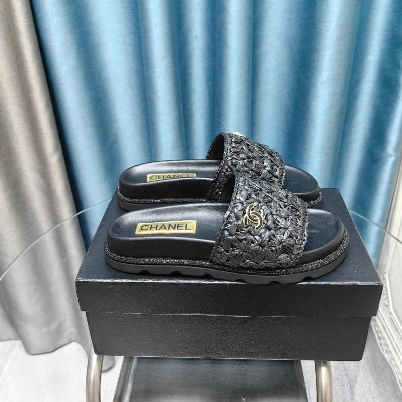 Classic Chxnxl Slippers 122542