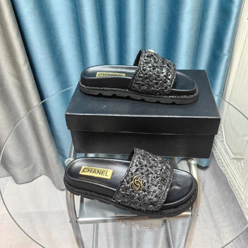 Classic Chxnxl Slippers 122542