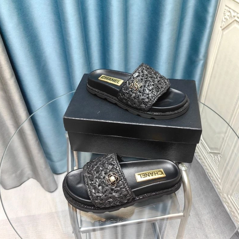 Classic Chxnxl Slippers 122542