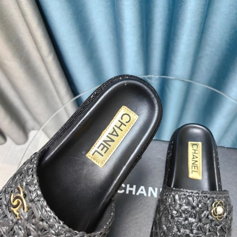 Classic Chxnxl Slippers 122542