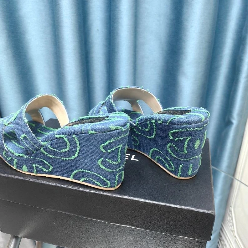 Versatile Chxnxl Slippers 122537