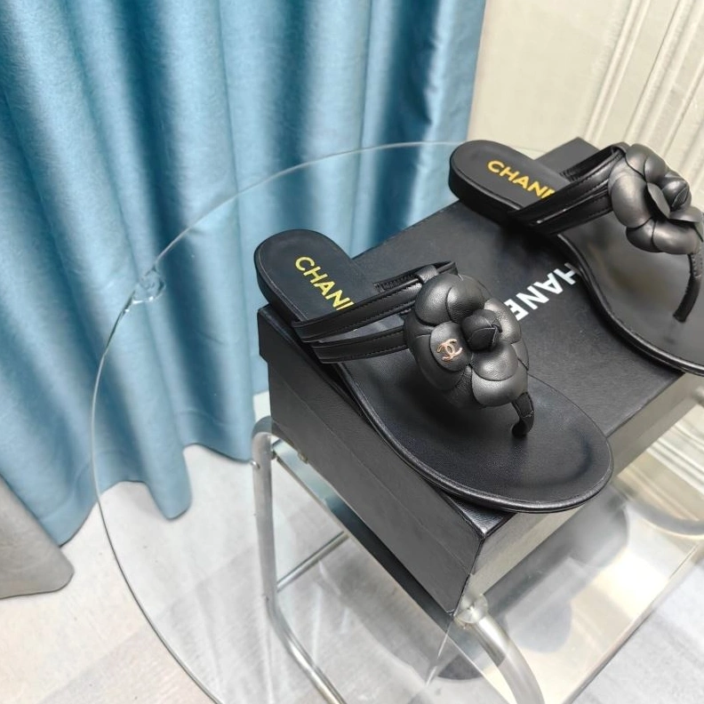 Minimalist Chxnxl Slippers 122558