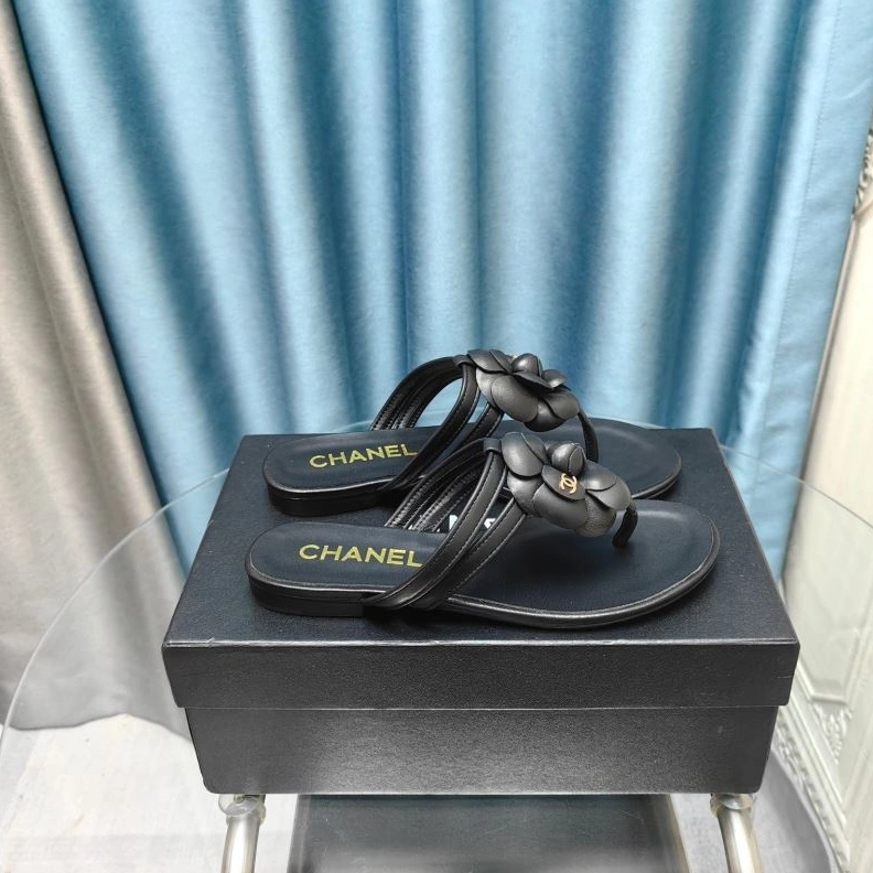 Minimalist Chxnxl Slippers 122558