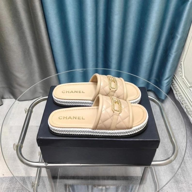 Minimalist Chxnxl Slippers 122529