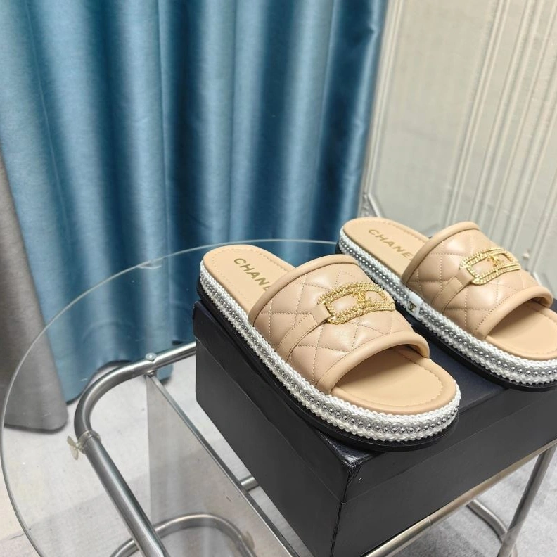 Minimalist Chxnxl Slippers 122529