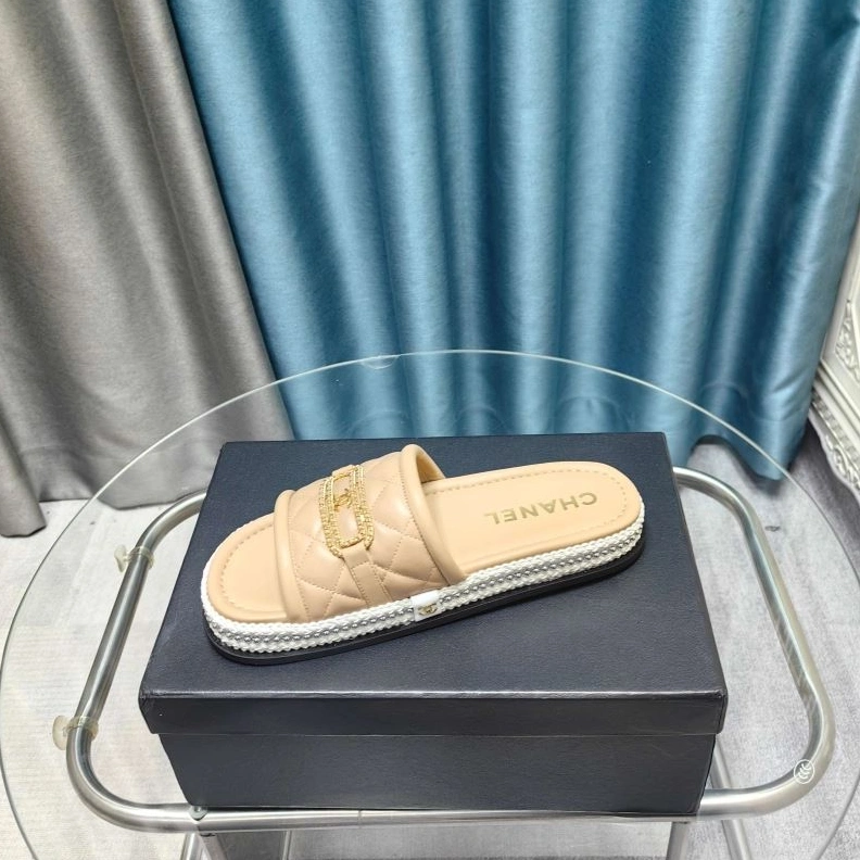 Minimalist Chxnxl Slippers 122529
