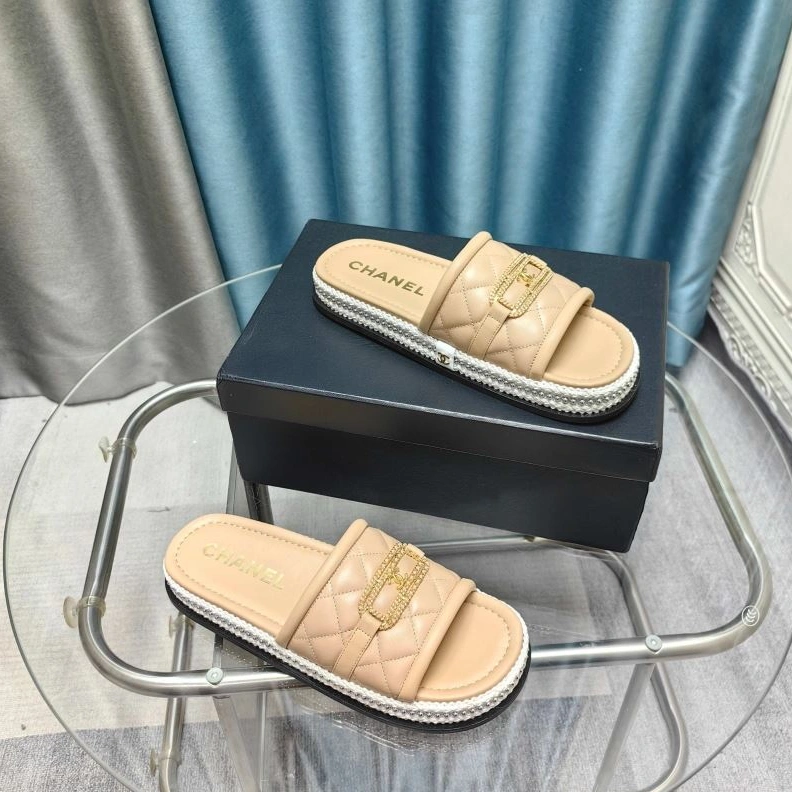 Minimalist Chxnxl Slippers 122529