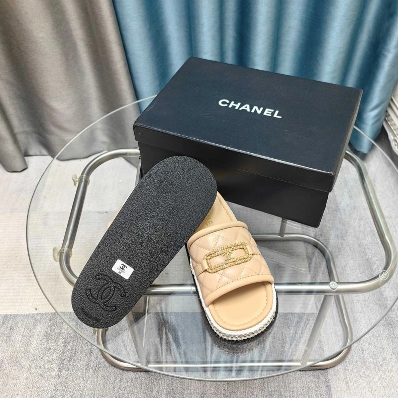 Minimalist Chxnxl Slippers 122529