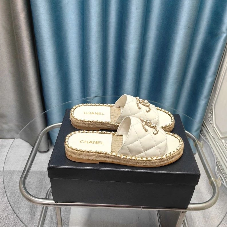 WellDesigned Chxnxl Slippers 122526