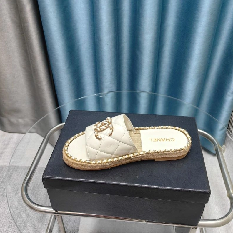 WellDesigned Chxnxl Slippers 122526