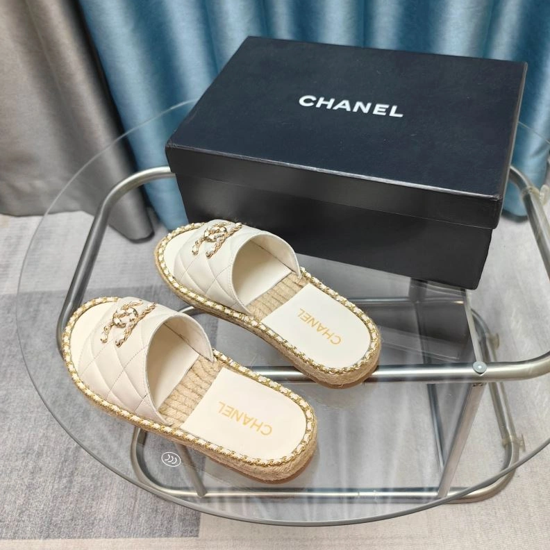 WellDesigned Chxnxl Slippers 122526