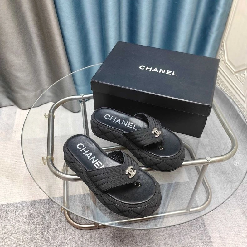 Stylish Chxnxl Slippers 122522