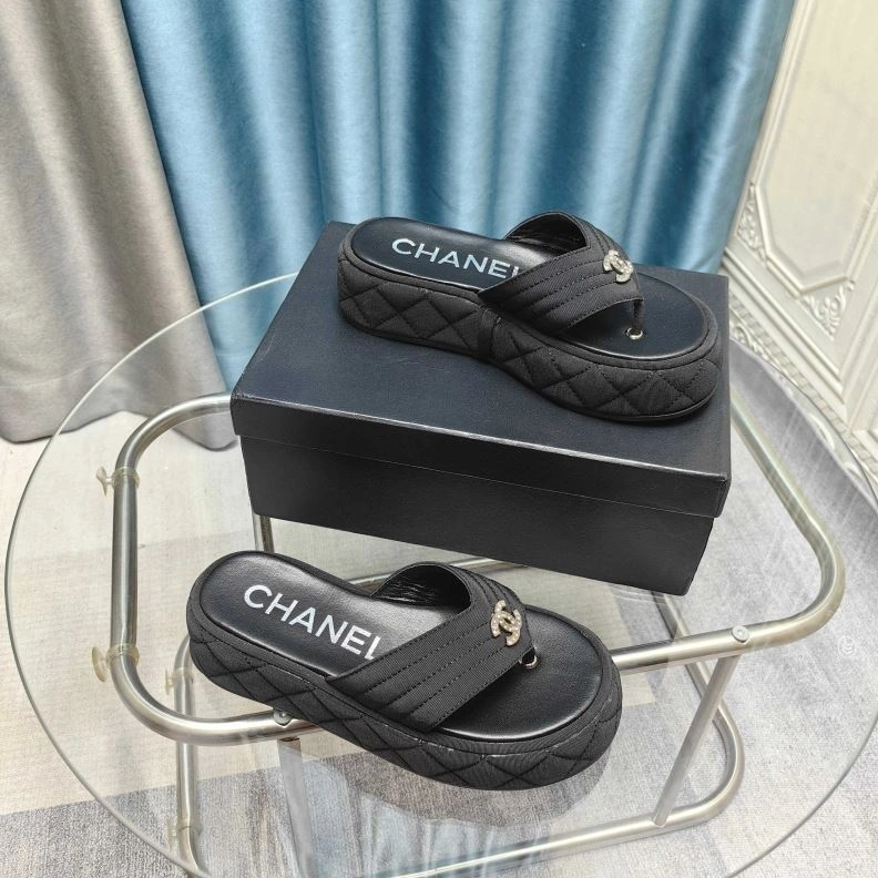Stylish Chxnxl Slippers 122522