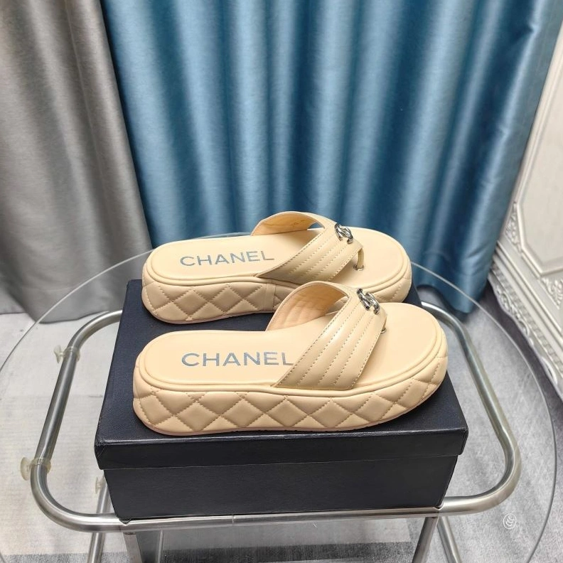 Stylish Chxnxl Slippers 122520