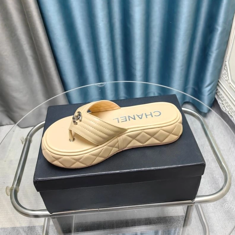 Stylish Chxnxl Slippers 122520