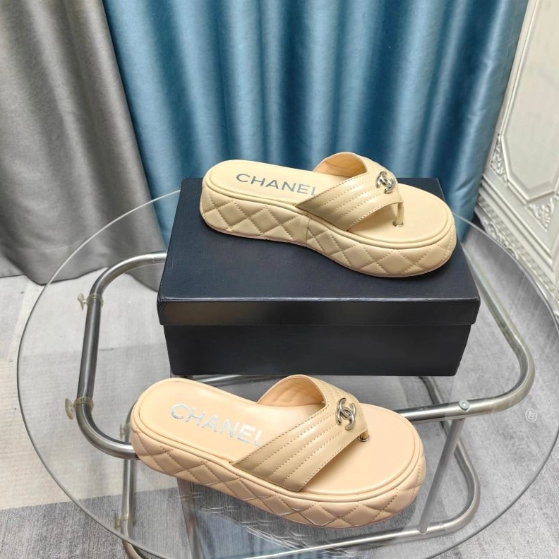 Stylish Chxnxl Slippers 122520
