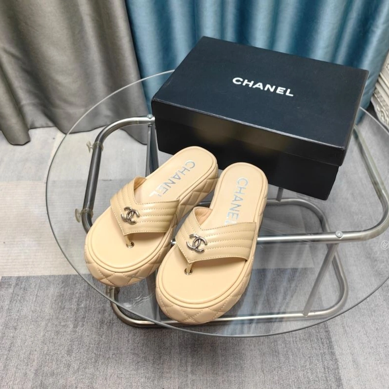 Stylish Chxnxl Slippers 122520