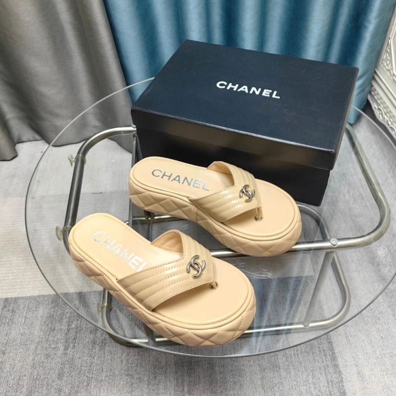 Stylish Chxnxl Slippers 122520