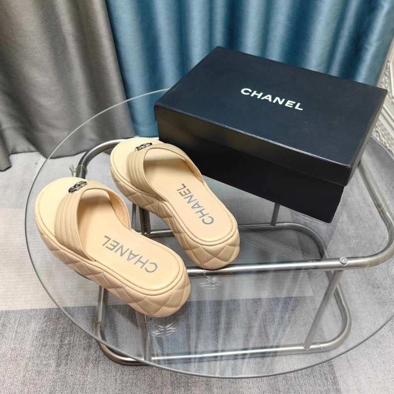 Stylish Chxnxl Slippers 122520