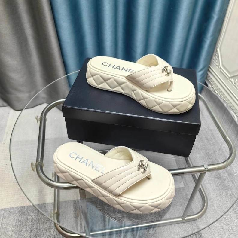 GoodFit Chxnxl Slippers 122521