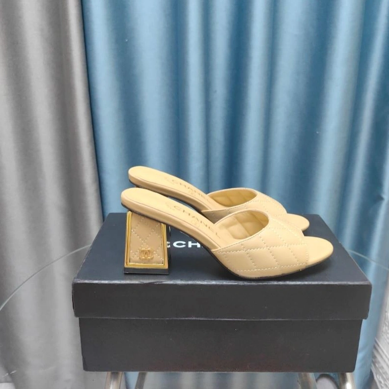 Elegant Chxnxl Slippers 122518