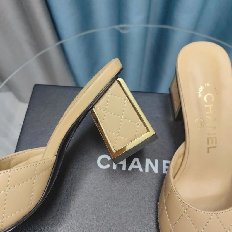 Elegant Chxnxl Slippers 122518