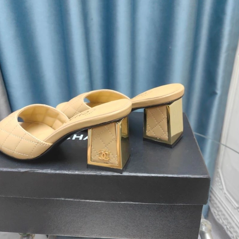 Elegant Chxnxl Slippers 122518