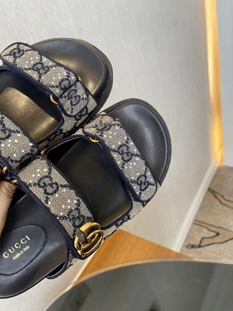 Trendy Gxccx Sandals 157893