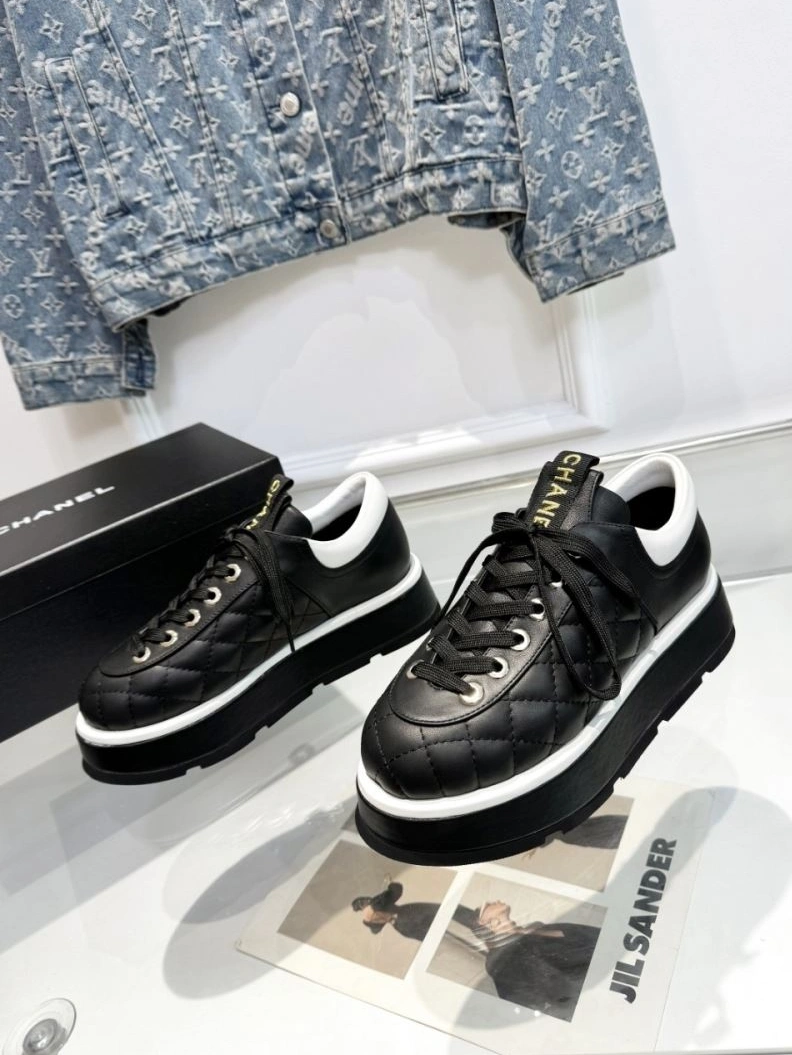 Durable Chxnxl Sneakers 122305