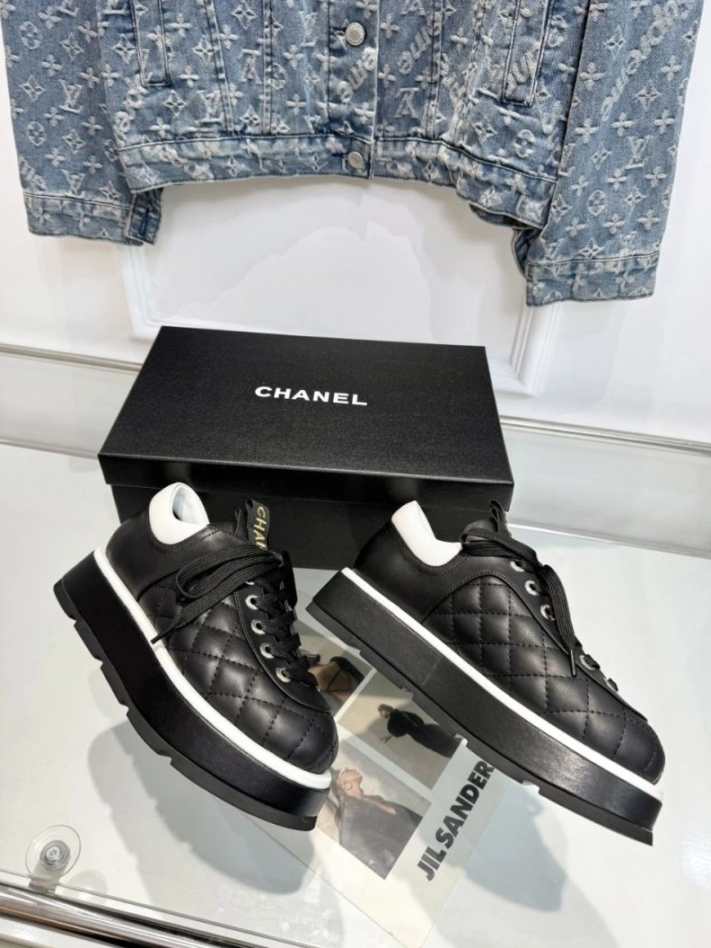 Durable Chxnxl Sneakers 122305