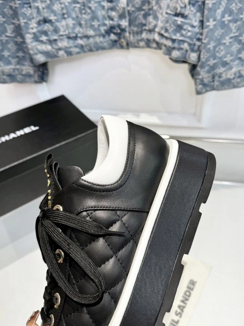 Durable Chxnxl Sneakers 122305