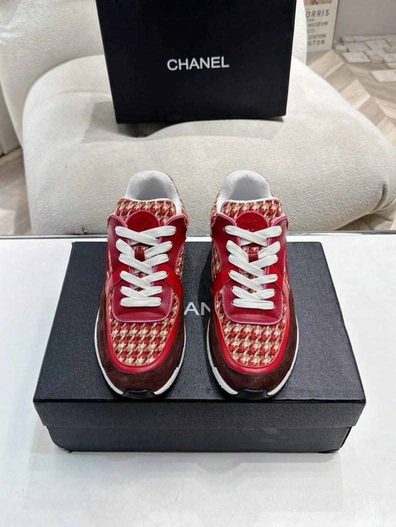 Bold Chxnxl Sneakers 122257
