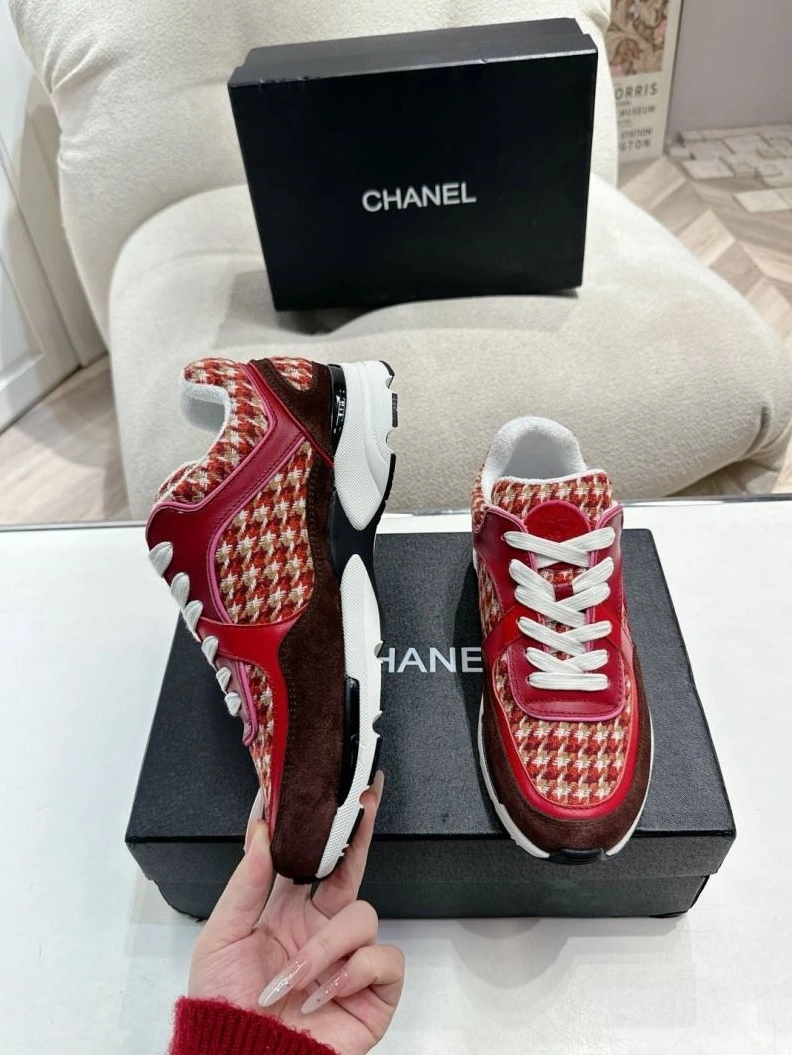 Bold Chxnxl Sneakers 122257