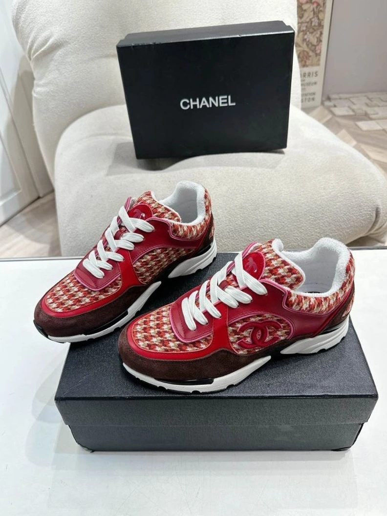 Bold Chxnxl Sneakers 122257