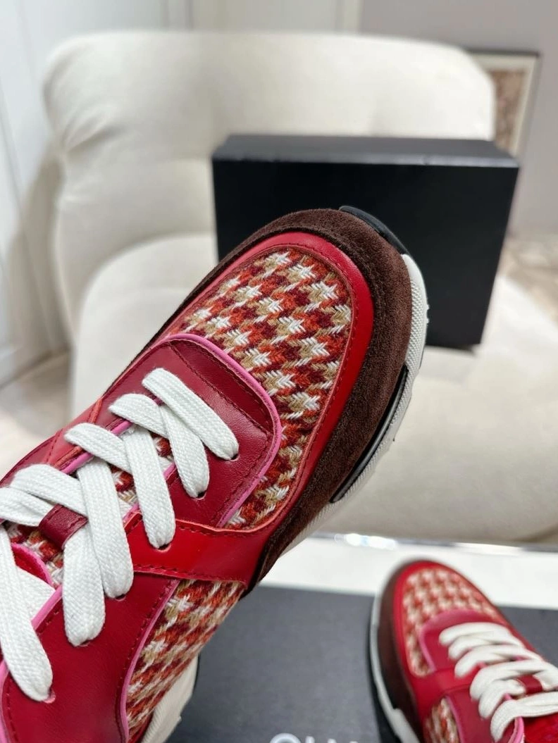 Bold Chxnxl Sneakers 122257