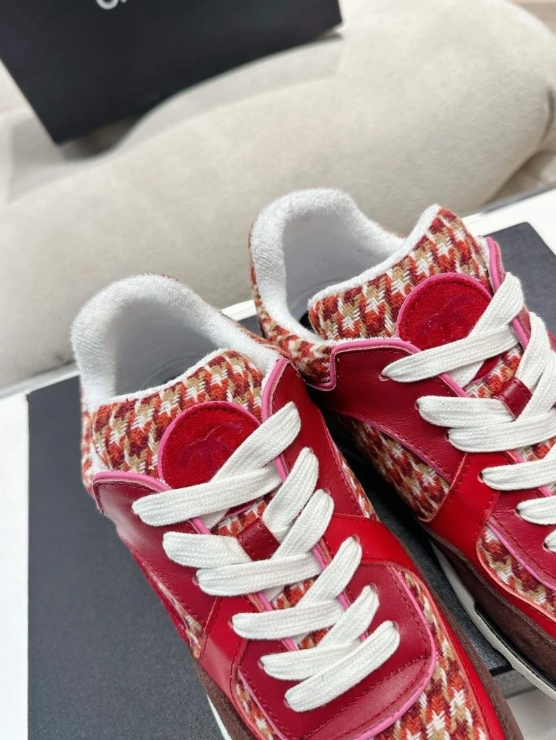 Bold Chxnxl Sneakers 122257