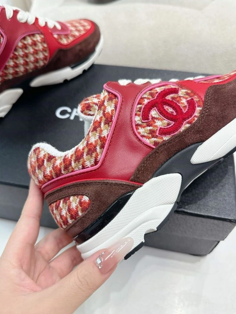 Bold Chxnxl Sneakers 122257