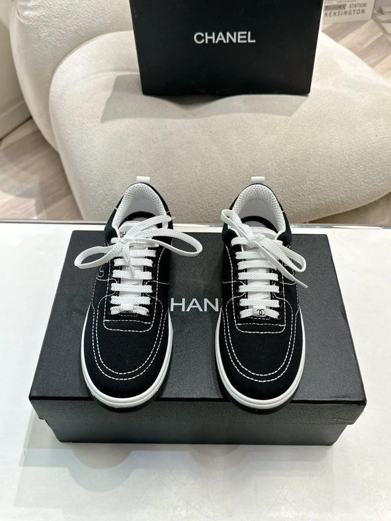 Vibrant Chxnxl Sneakers 122240