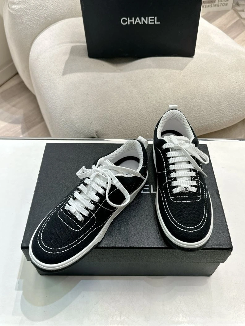 Vibrant Chxnxl Sneakers 122240