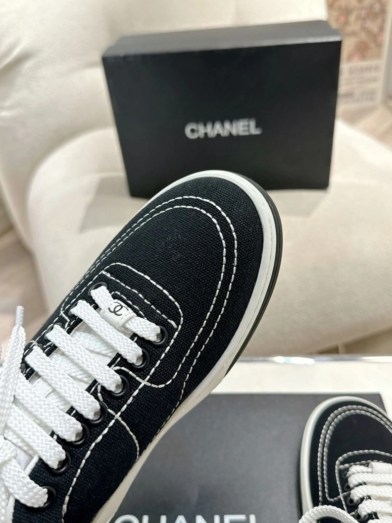 Vibrant Chxnxl Sneakers 122240