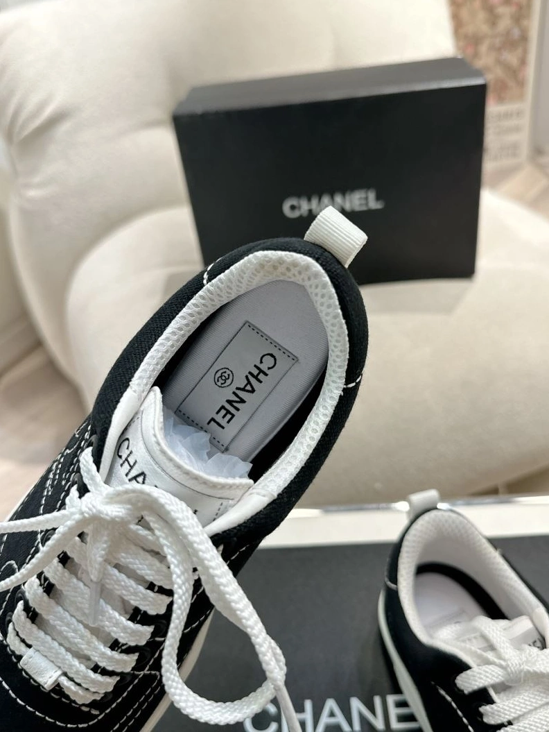 Vibrant Chxnxl Sneakers 122240
