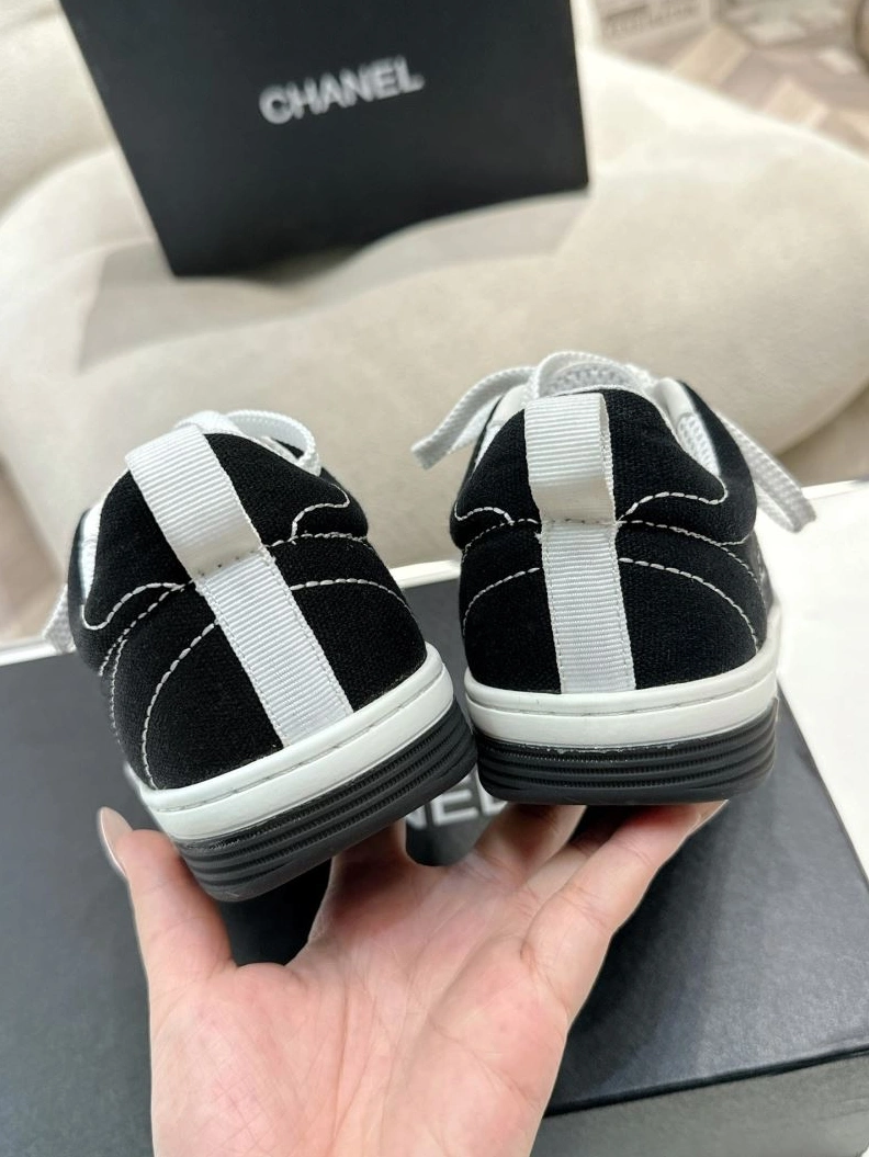 Vibrant Chxnxl Sneakers 122240