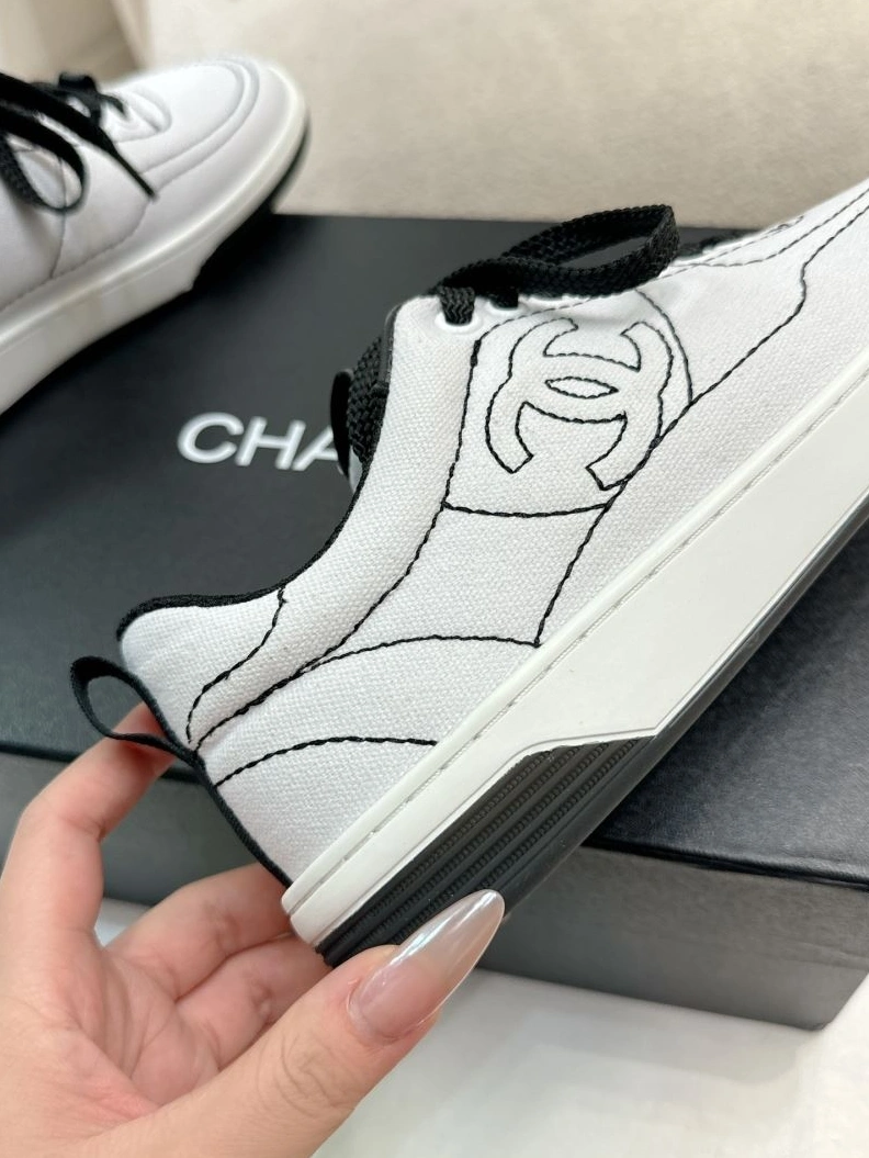Minimalist Chxnxl Sneakers 122242