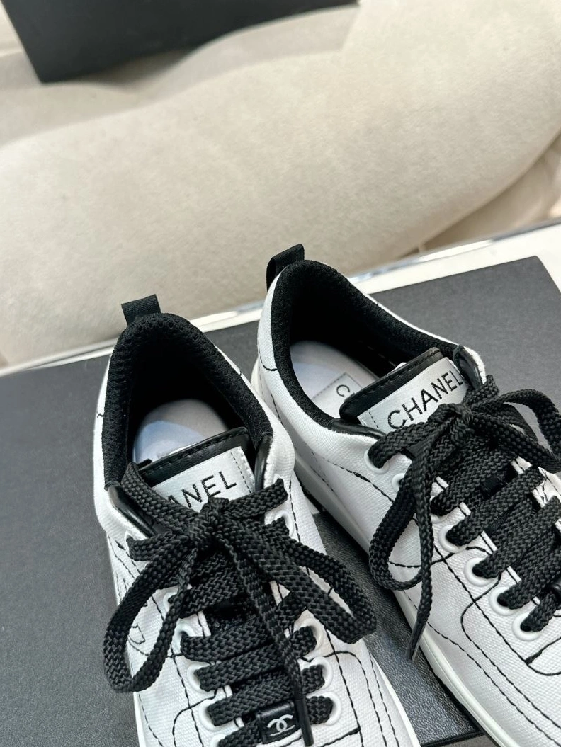 Minimalist Chxnxl Sneakers 122242