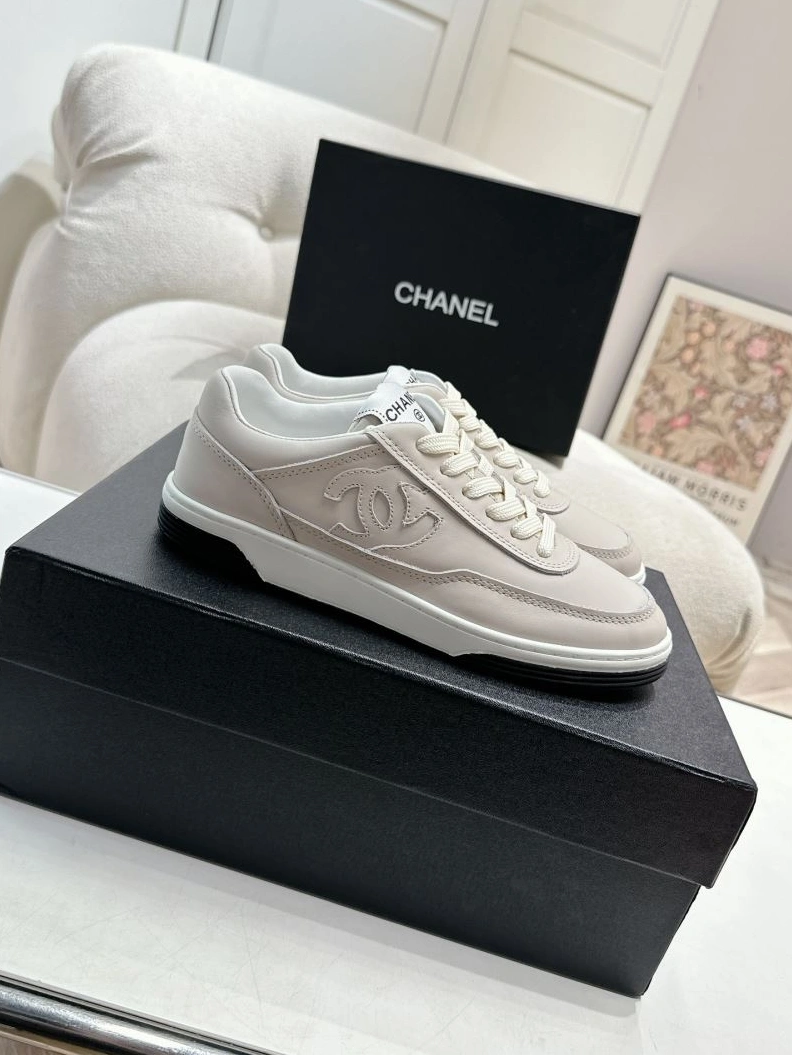 Sleek Chxnxl Sneakers 122209