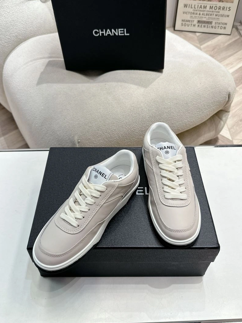 Sleek Chxnxl Sneakers 122209