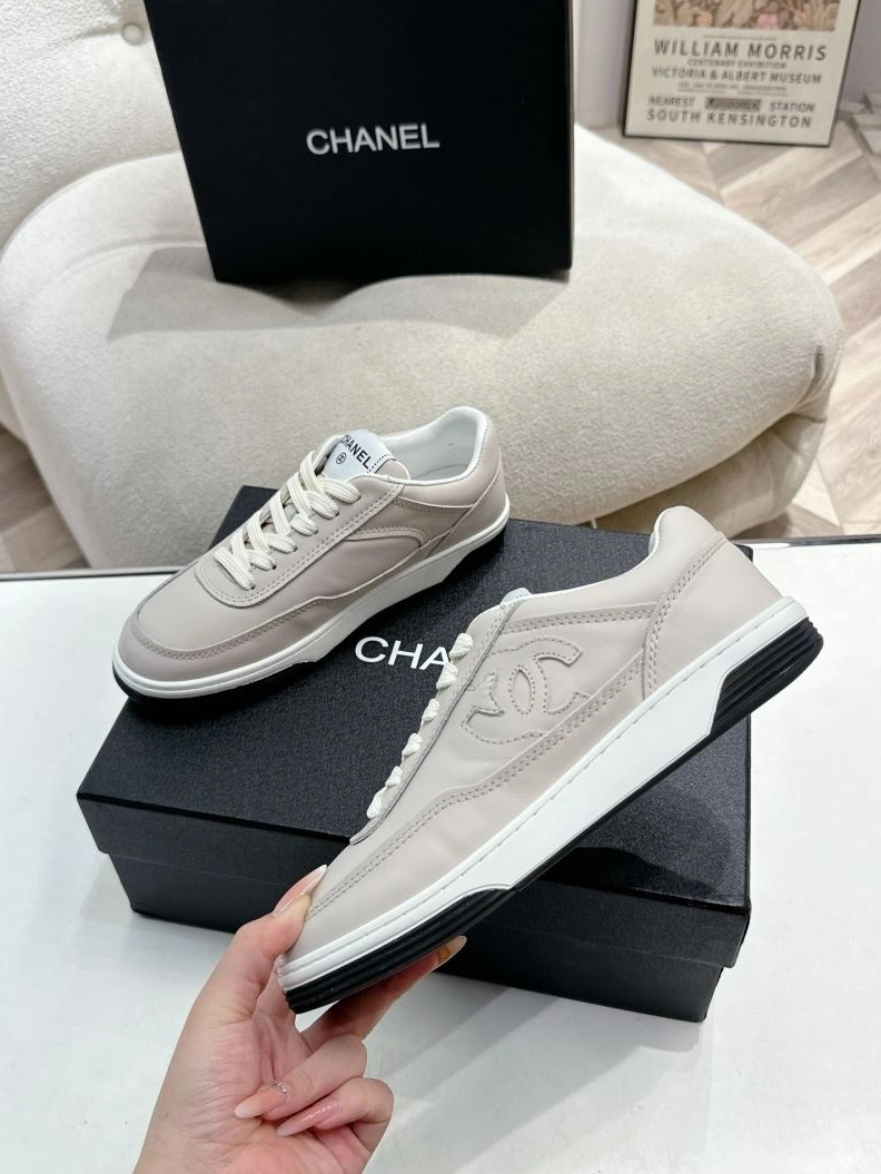 Sleek Chxnxl Sneakers 122209