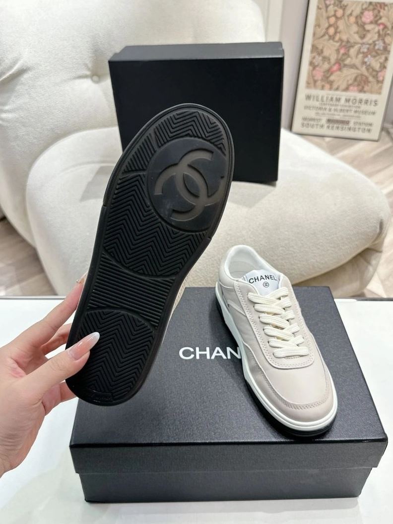 Sleek Chxnxl Sneakers 122209