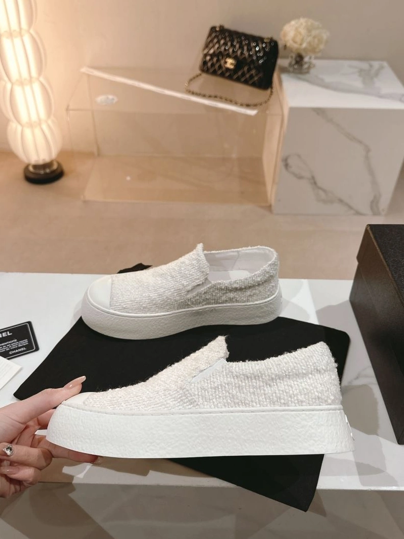 Elegant Chxnxl Sneakers 122204